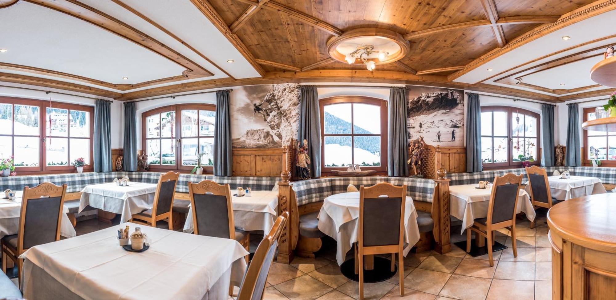 Garni Hotel Iris Σέλβα ντι Βαλ Γκαρντένα Εξωτερικό φωτογραφία