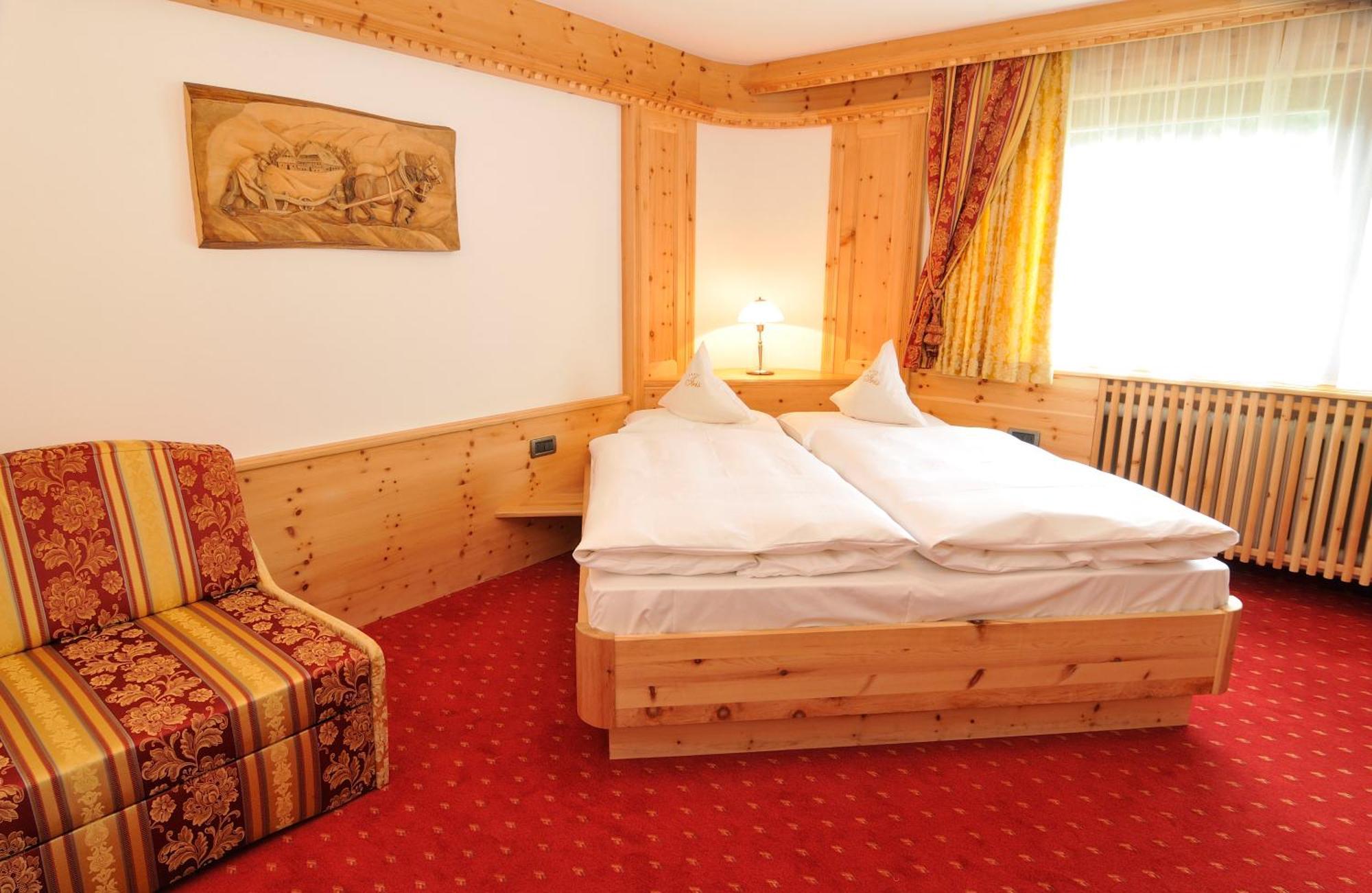 Garni Hotel Iris Σέλβα ντι Βαλ Γκαρντένα Εξωτερικό φωτογραφία