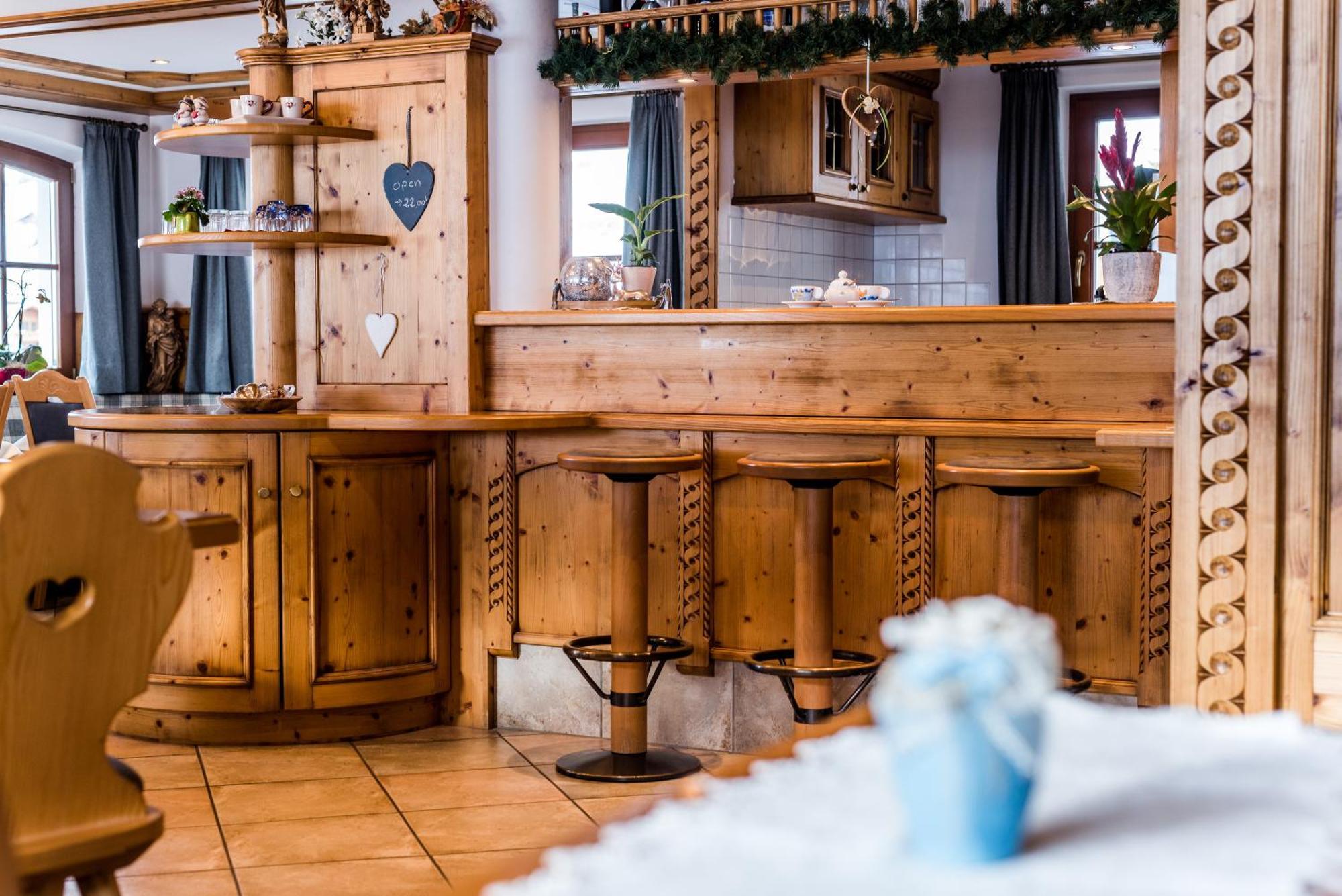 Garni Hotel Iris Σέλβα ντι Βαλ Γκαρντένα Εξωτερικό φωτογραφία