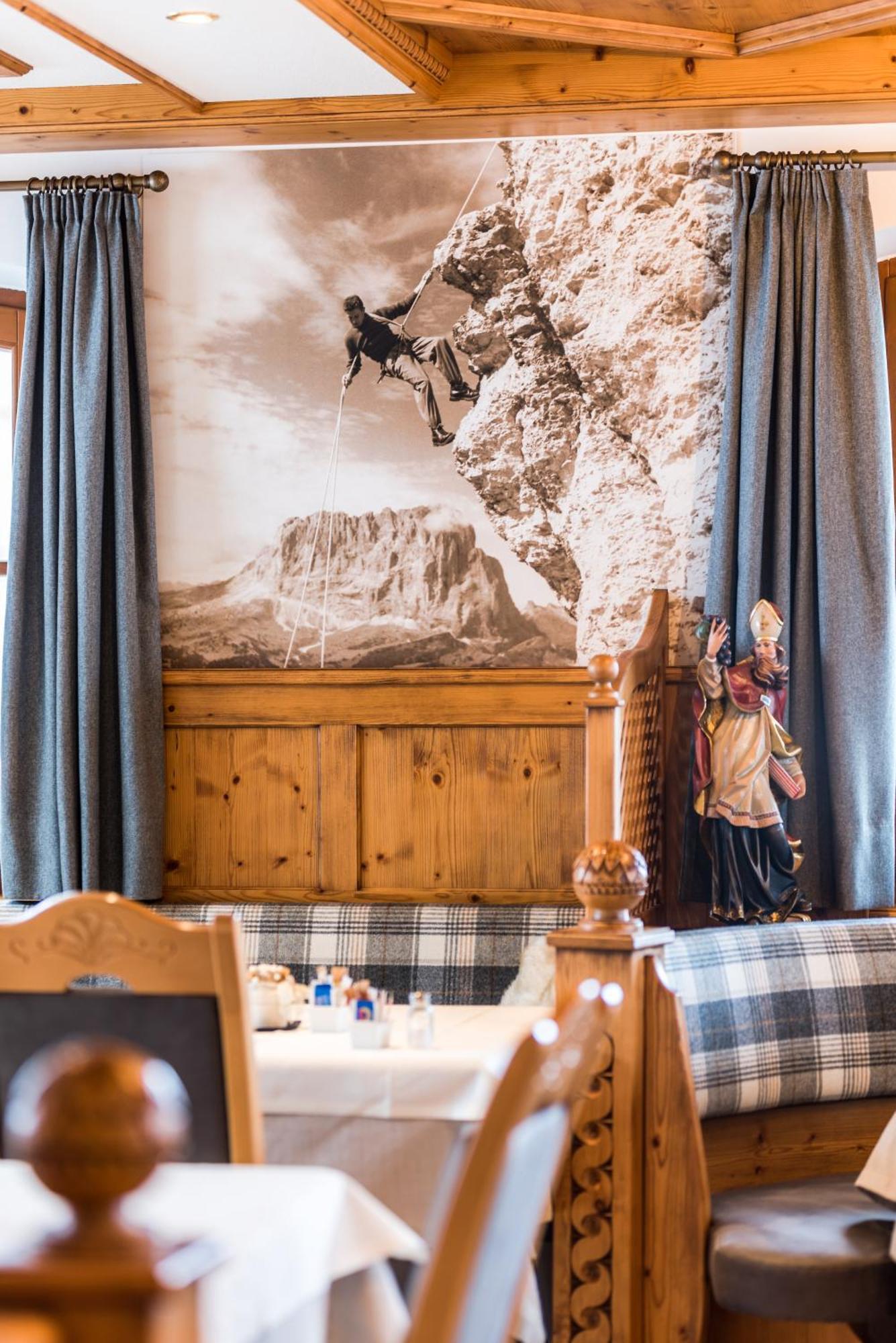 Garni Hotel Iris Σέλβα ντι Βαλ Γκαρντένα Εξωτερικό φωτογραφία