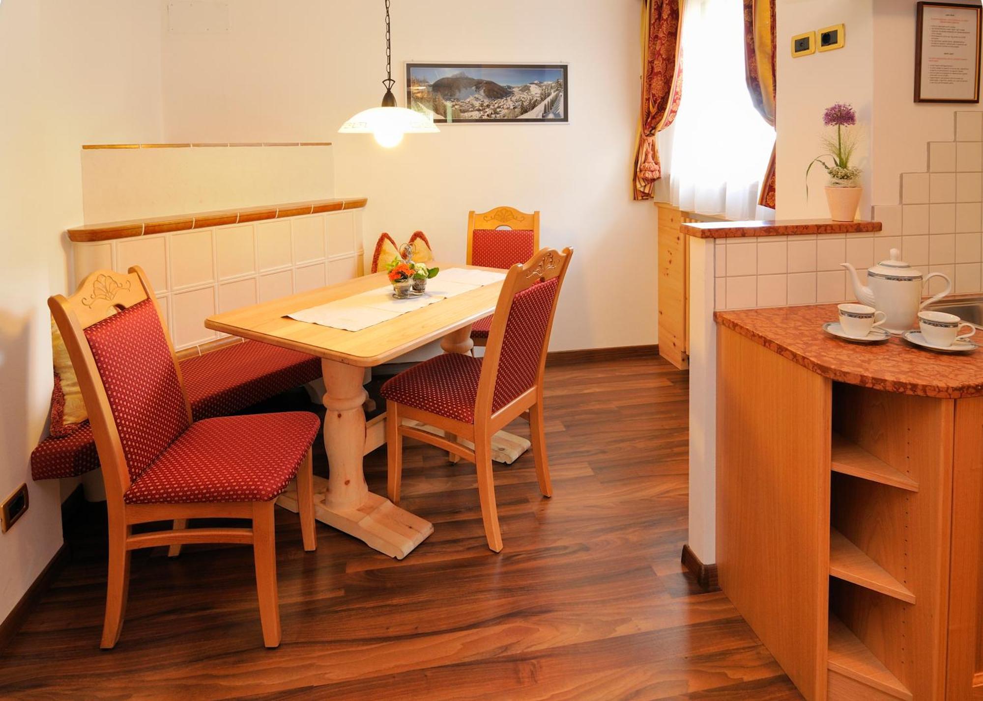 Garni Hotel Iris Σέλβα ντι Βαλ Γκαρντένα Εξωτερικό φωτογραφία
