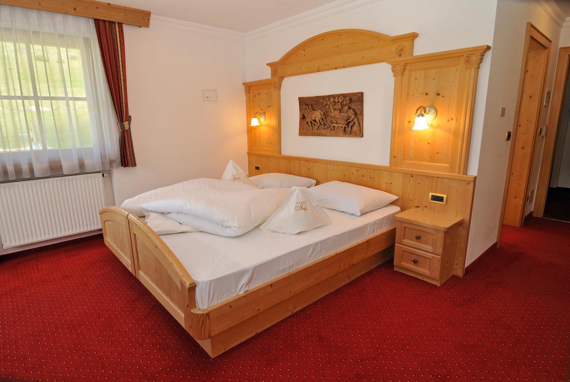 Garni Hotel Iris Σέλβα ντι Βαλ Γκαρντένα Εξωτερικό φωτογραφία