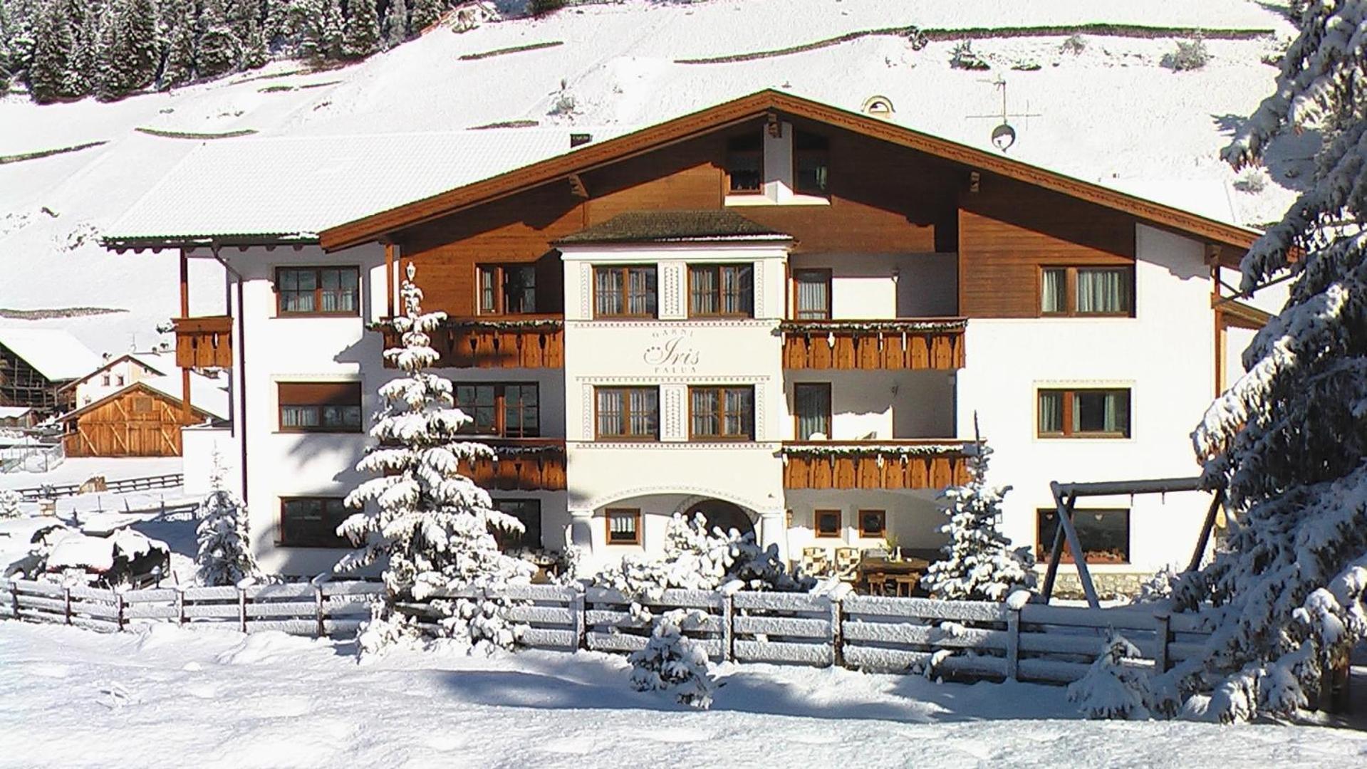 Garni Hotel Iris Σέλβα ντι Βαλ Γκαρντένα Εξωτερικό φωτογραφία