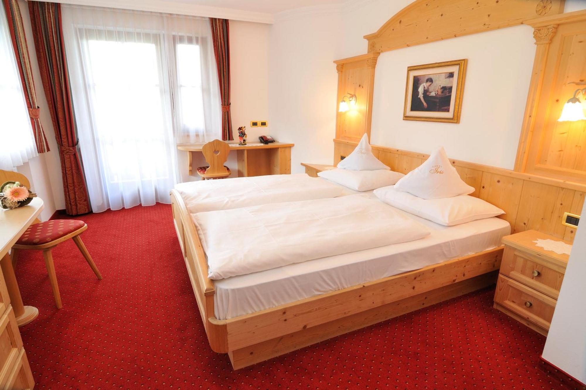 Garni Hotel Iris Σέλβα ντι Βαλ Γκαρντένα Εξωτερικό φωτογραφία